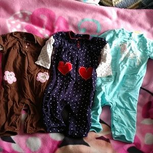 Lot of 3 girls footless sleepers size 6 months